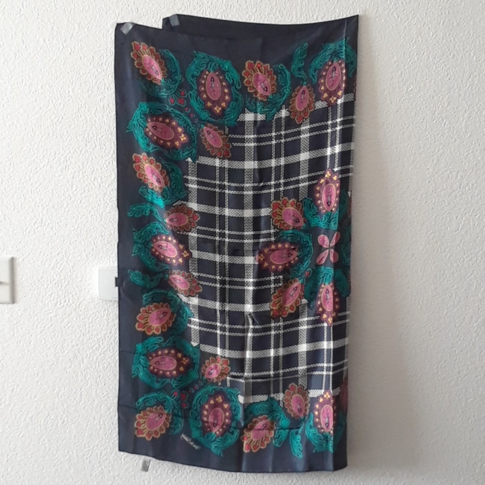 Scarf - Picture 4 of 4